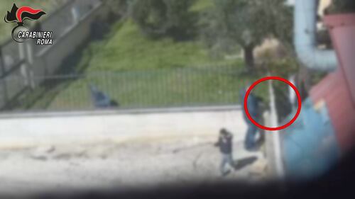 Le immagini dello spaccio nel centro di accoglienza riprese dai carabinieri 6
