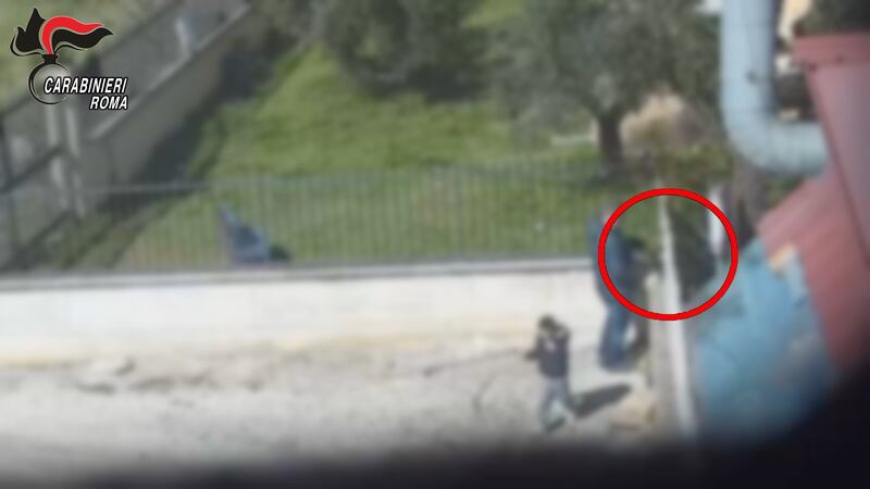 Le immagini dello spaccio nel centro di accoglienza riprese dai carabinieri 6