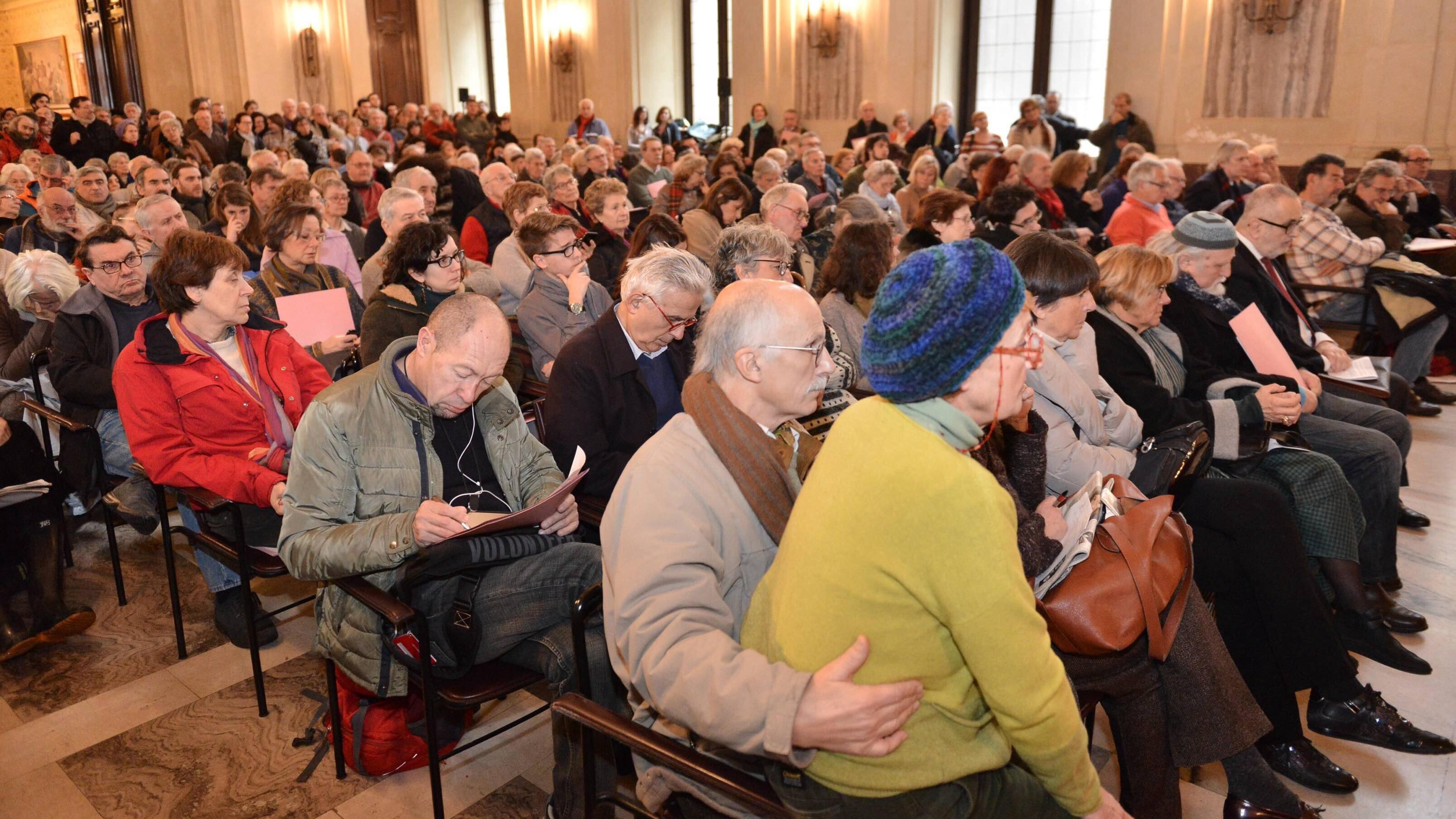 No global in Comune: "Nutrite il pianeta o le multinazionali?"