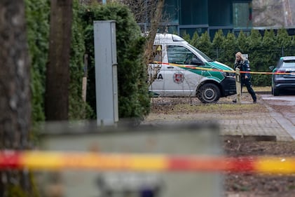Polizia fuori casa di Vokov