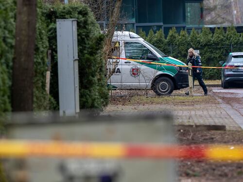 La polizia sorveglia la casa di Leonid Volkov dopo l'aggressione a martellate