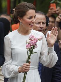 Ancora scandalo a corte: Kate "pizzicata" in topless 4
