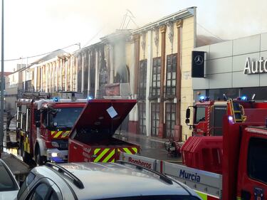 Un'incendio è scoppiato attorno alle 6 del mattino nella discoteca Teatre di Murcia, in Spagna: il bilancio è di 7 morti e 4 feriti 3