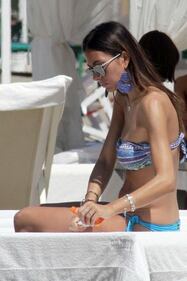 Elisabetta Gregoraci, tennis con microgonna e tanga 17