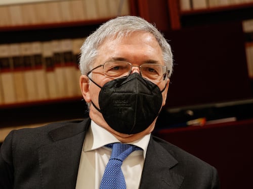 Il Pil va in rosso, ma meno delle attese