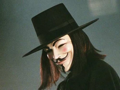 V per vendetta, perché il film è ancora attuale, tra pandemia e fake news
