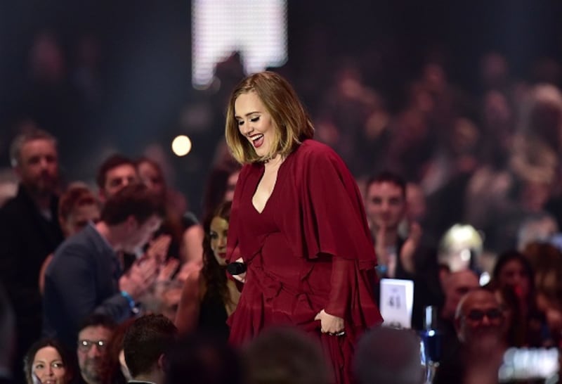 Adele, la regina dei Brit Awards 2016: foto 6