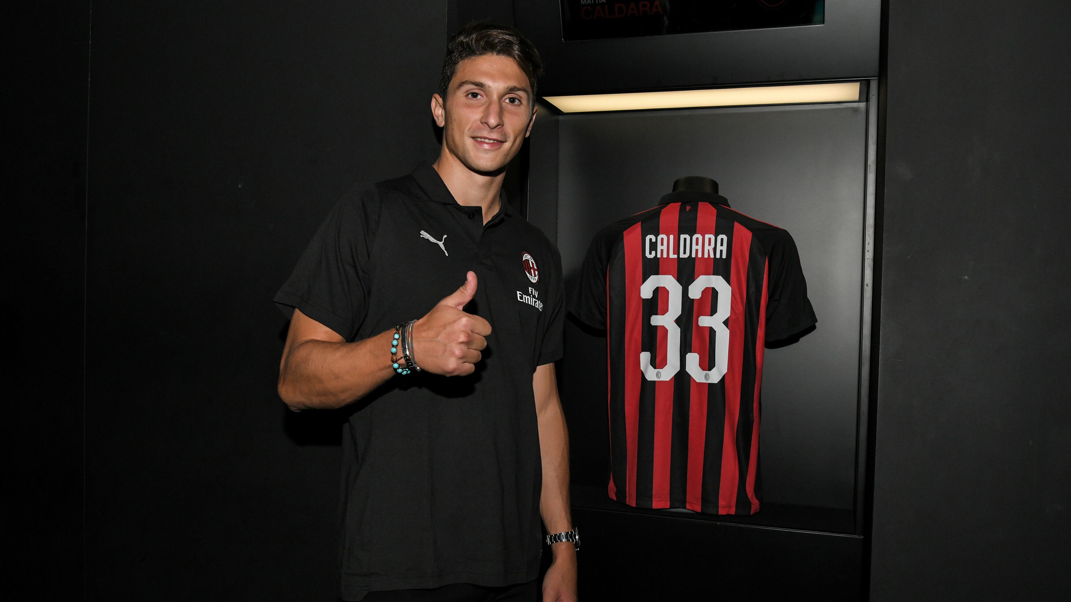 Milan, guaio Caldara: strappo al polpaccio e tre mesi di stop