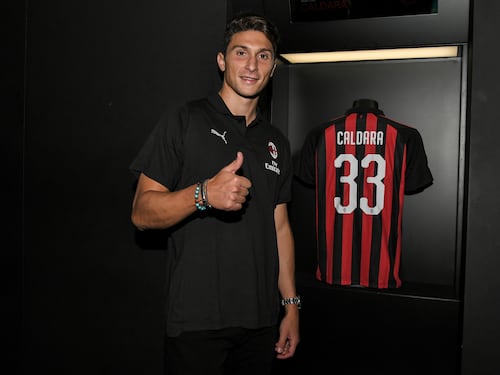 Milan, guaio Caldara: strappo al polpaccio e tre mesi di stop