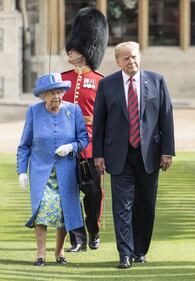 Regina Elisabetta II, le foto dell'incontro con Trump 2