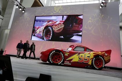 E a Detroit spunta la Saetta McQueen a dimensione reale 4