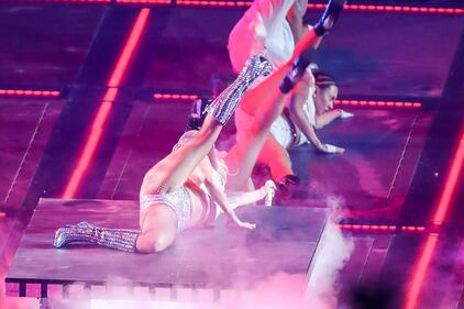Lady Gaga sexy e glitterata al Super Bowl 11