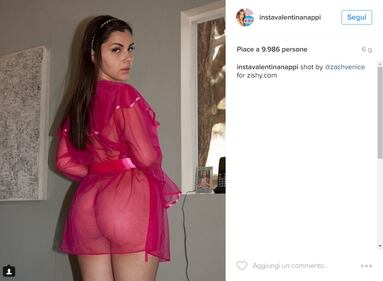 Valentina Nappi senza slip: la foto hot su Instagram 10