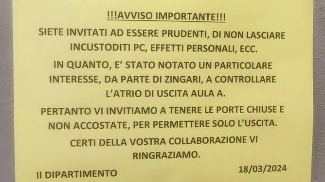 "Attenti agli zingari interessati ai pc". Polemiche per il cartello affisso all'università