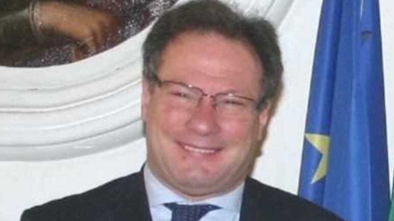 Fi smaschera sindaco Pd: "Acquisti con soldi pubblici"