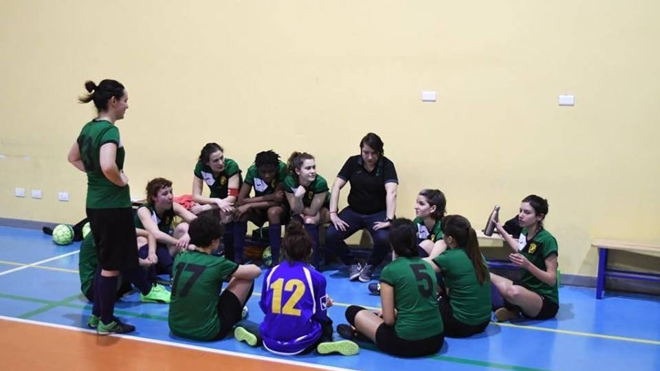 "Io sostenitrice di Fratelli d'Italia esclusa dalla squadra di calcetto"