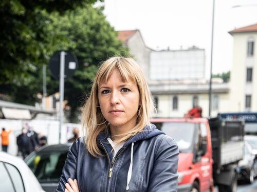 "Bella ciao" per zittire la Sardone. Lei li gela: "Siete solo dei poveri comunisti"