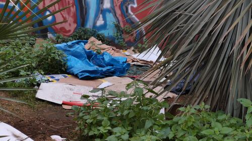 Napoli, il degrado di piazza Cavour 4