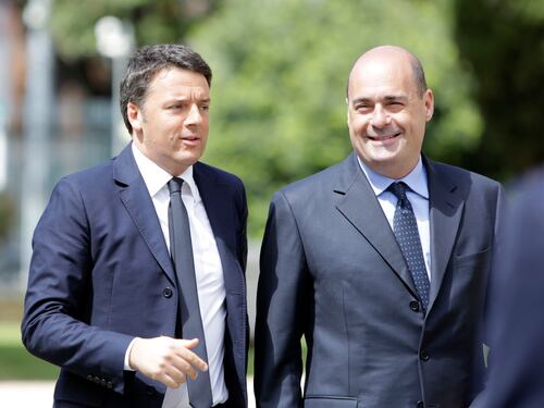 "Renzi inaffidabile". Ma il Pd schizofrenico è pronto a governare ancora con lui