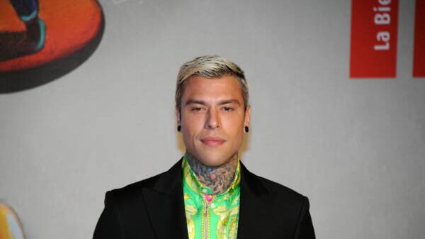 Il protogrillino dei centri sociali usa i giovani come arma politica. #Fedez