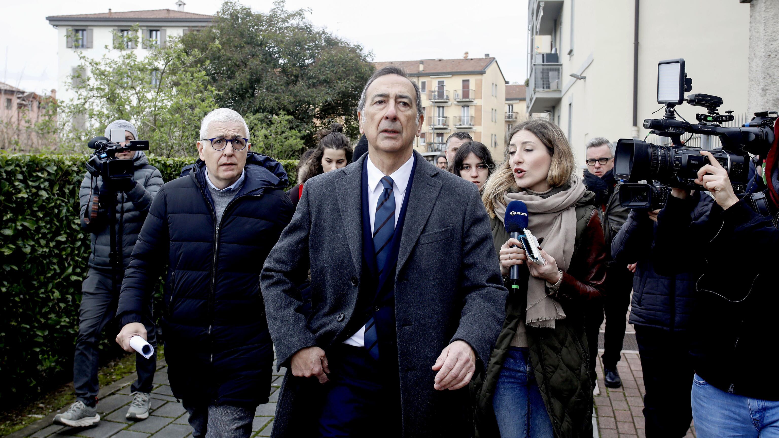 Le famiglie fuori casa oggi dal sindaco. "Vogliamo risposte"