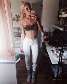 Roshelle sexy sulla copertina dell'inedito 18