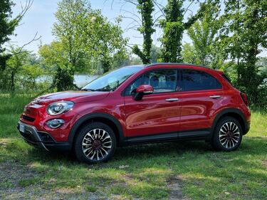 Fiat 500X Red Hybrid, guarda la gallery 4