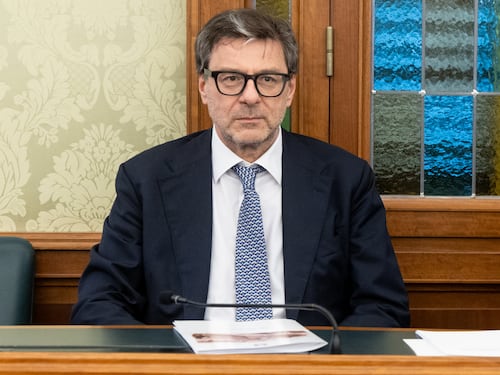 "Su Intesa-Mps il governo resta neutrale"