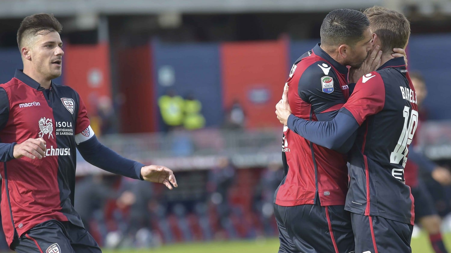 Il Cagliari spazza via il Genoa: i sardi rifilano 4 schiaffi al Grifone