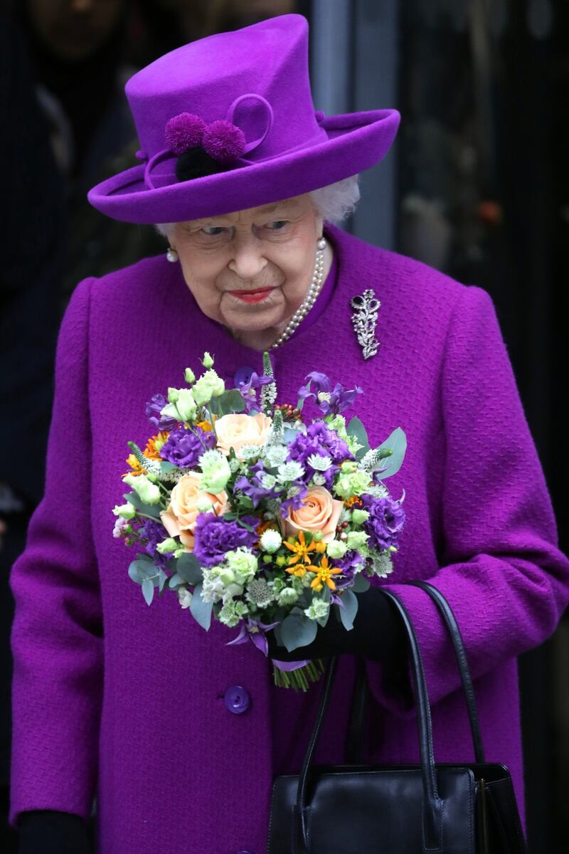 La Regina Elisabetta II in viola, foto 3