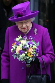 La Regina Elisabetta II in viola, foto 3