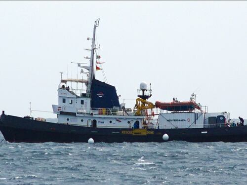 L'Ong soccorre i migranti senza autorizzazione. Nuovo fermo per Mare Jonio