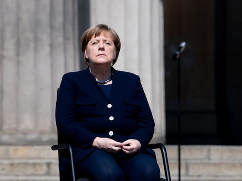 G7, Merkel frena Trump: la cancelliera rifiuta l'invito per il summit
