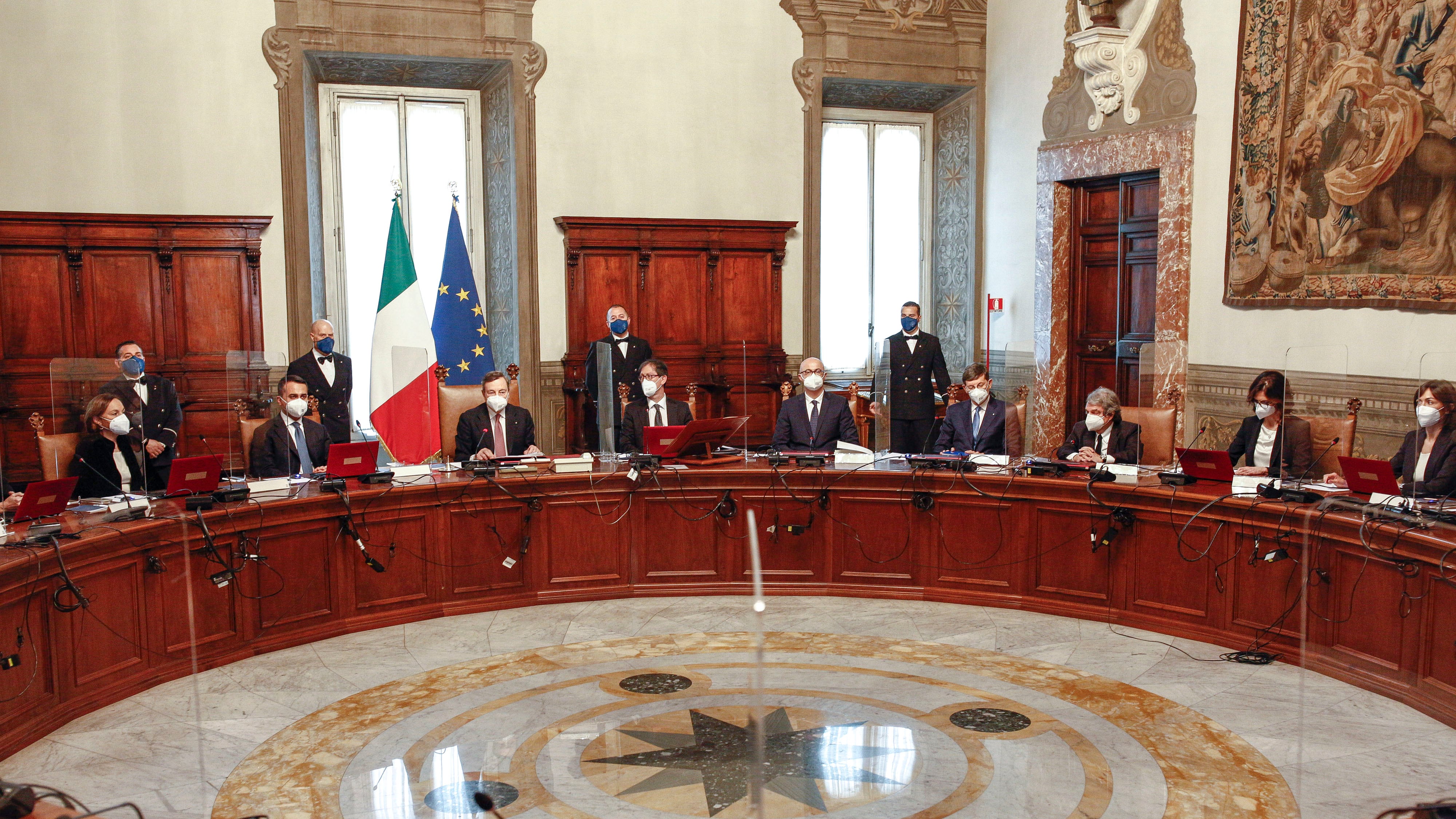 "Beffardo", "Ma senza...": esplode la lite in Cdm sul reddito di cittadinanza