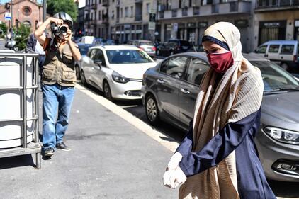 Silvia Romano, prima uscita pubblica dopo la quarantena 7