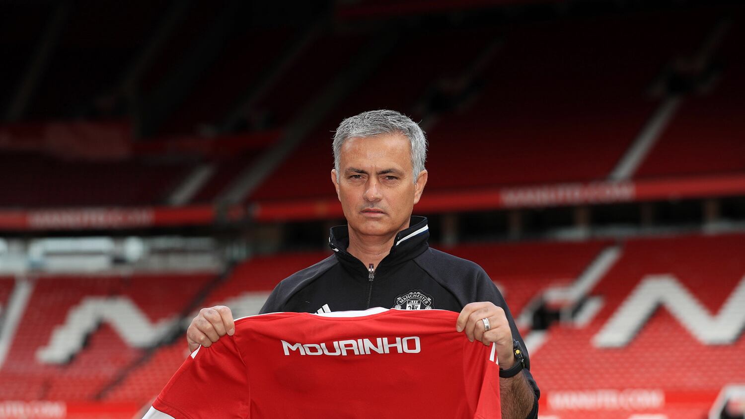 La metamorfosi di Mourinho: basso profilo e rispetto per tutti