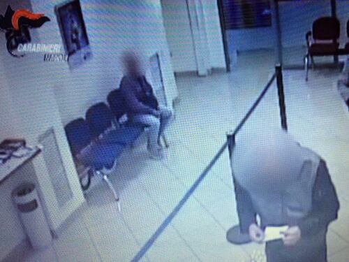 A 74 anni faceva il “filo di banca”: arrestato