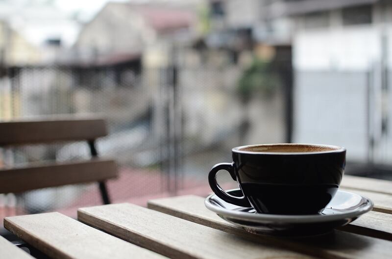 Caffè outdoor e saldi a giugno. Così il commercio si reinventa