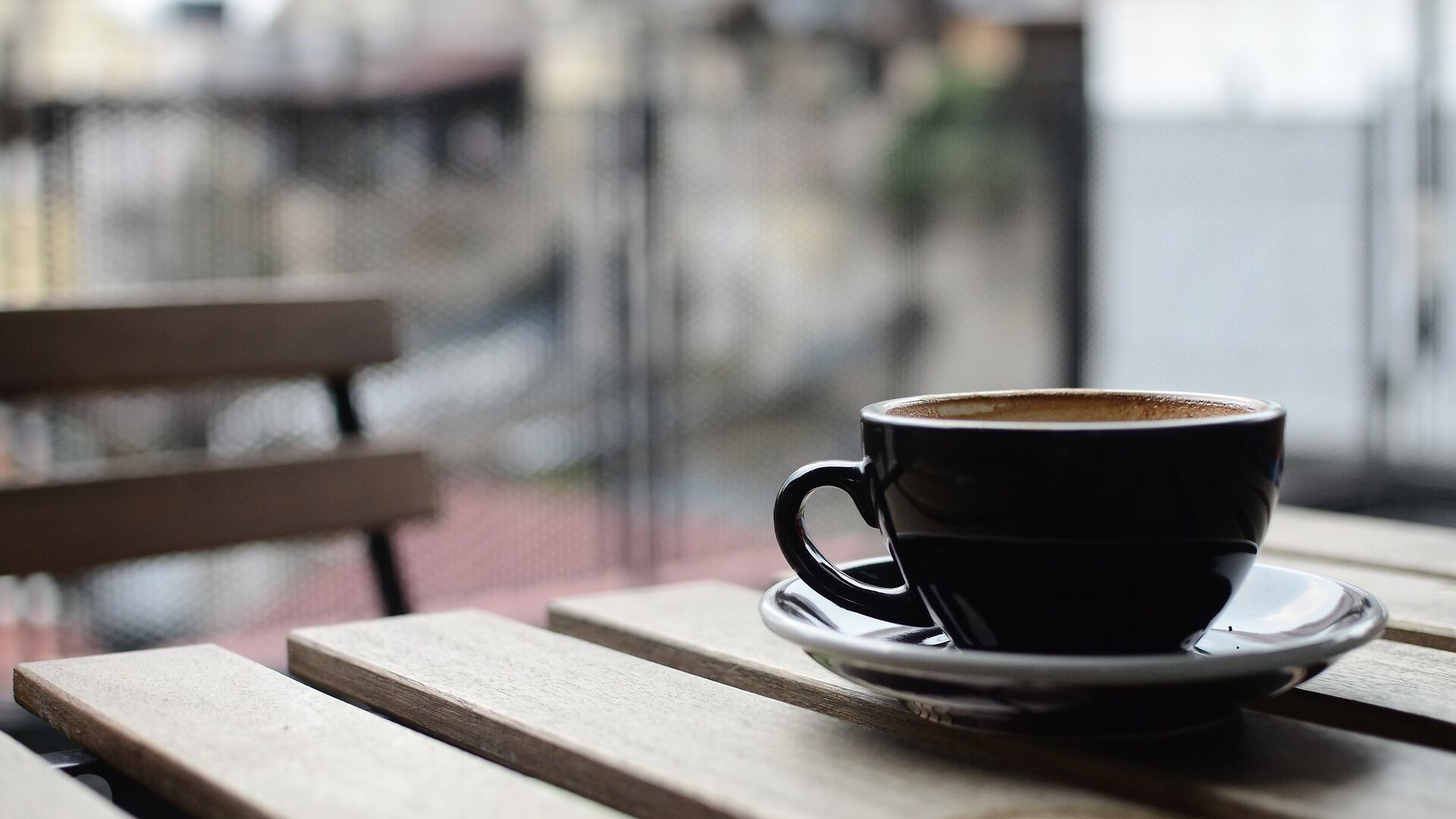 Caffè outdoor e saldi a giugno. Così il commercio si reinventa