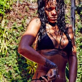 Rihanna nuda per un video, foto 12