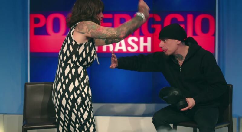 Fedez, il video di "Non c'è due senza trash" contro Barbara D'Urso 18