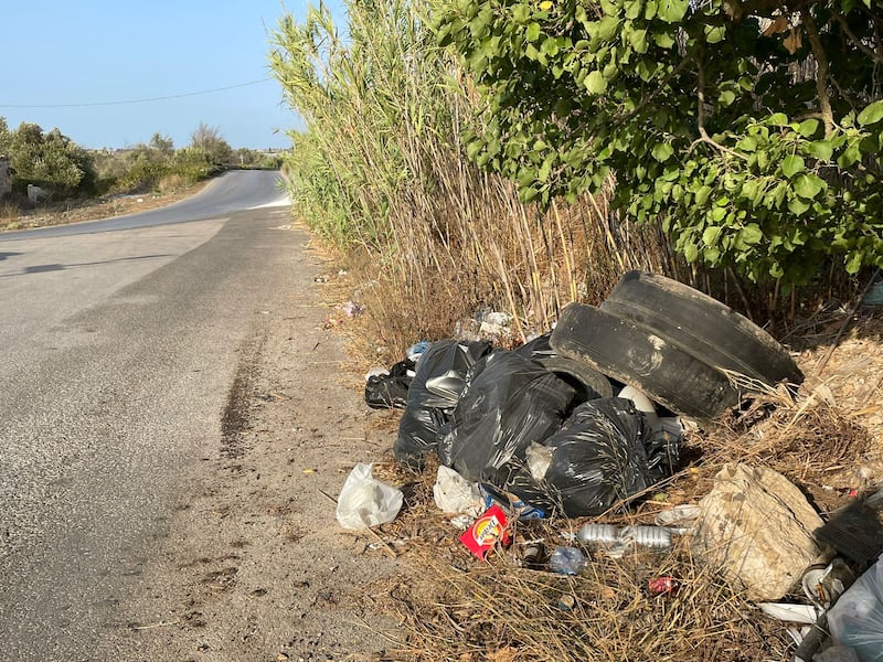 L'inferno di discariche abusive che feriscono la Sicilia 25