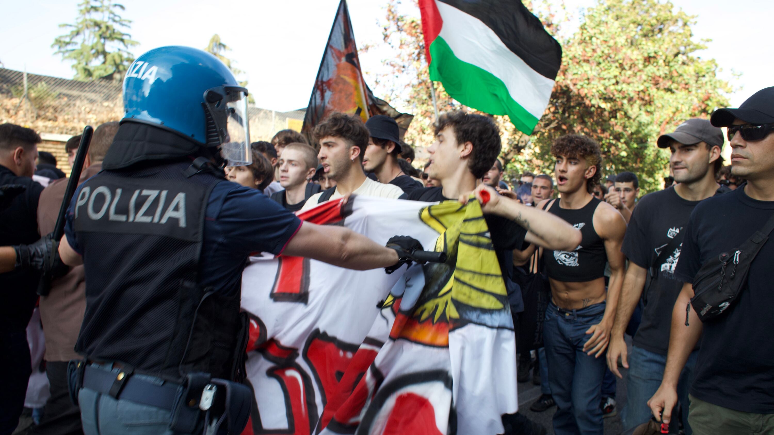 E nelle università il contagio si diffonde. Studenti e cattivi maestri fan dell’Intifada