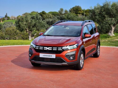 Dacia Jogger Hybrid, l'ibrido (vero) sulla sette posti. La nostra prova su strada
