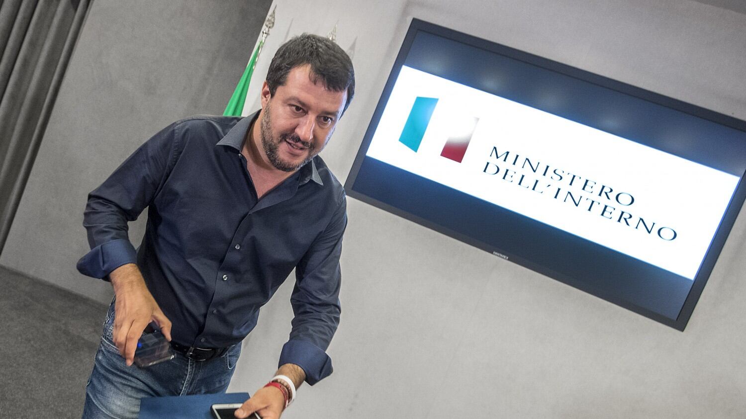Salvini come Orbán: "Barriere anti-migranti sulla rotta dei Balcani"