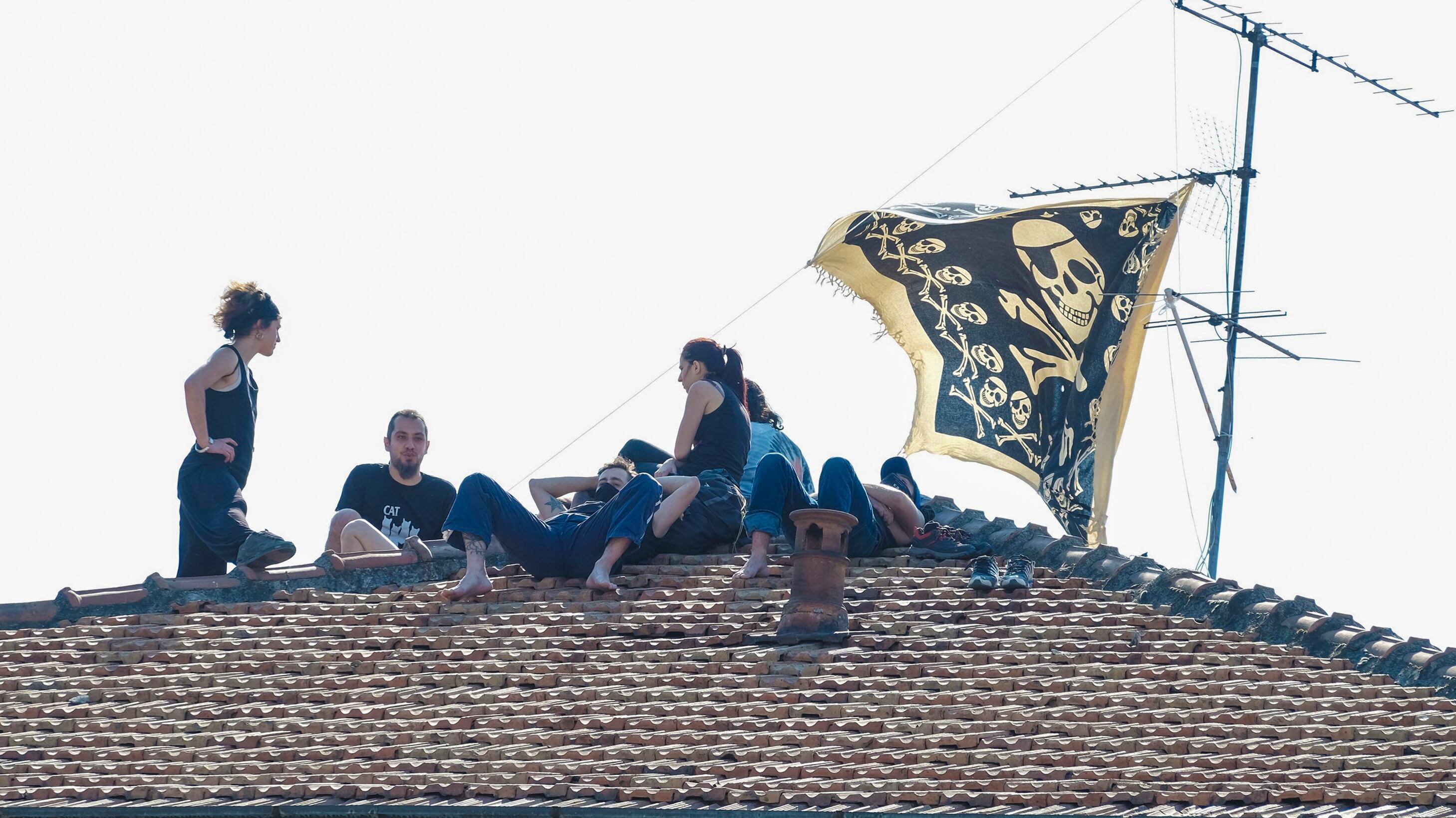 I veri fascisti? Gli anarchici: "A fuoco Lega e Forza Italia"