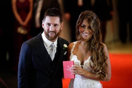 Messi dice sì alla sua Antonella: ecco le foto del lieto evento 12