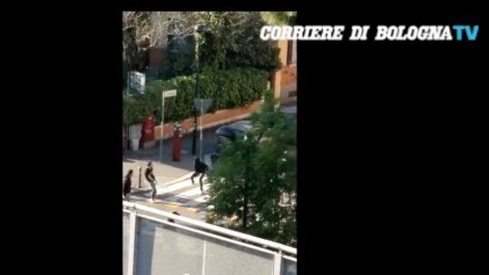 Basket, violenta rissa tra i tifosi di Virtus Bologna e Varese: c'è anche un ferito