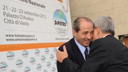 Di Pietro prende le distanze da Grillo: "Fa quello che facevo io 10 anni fa"