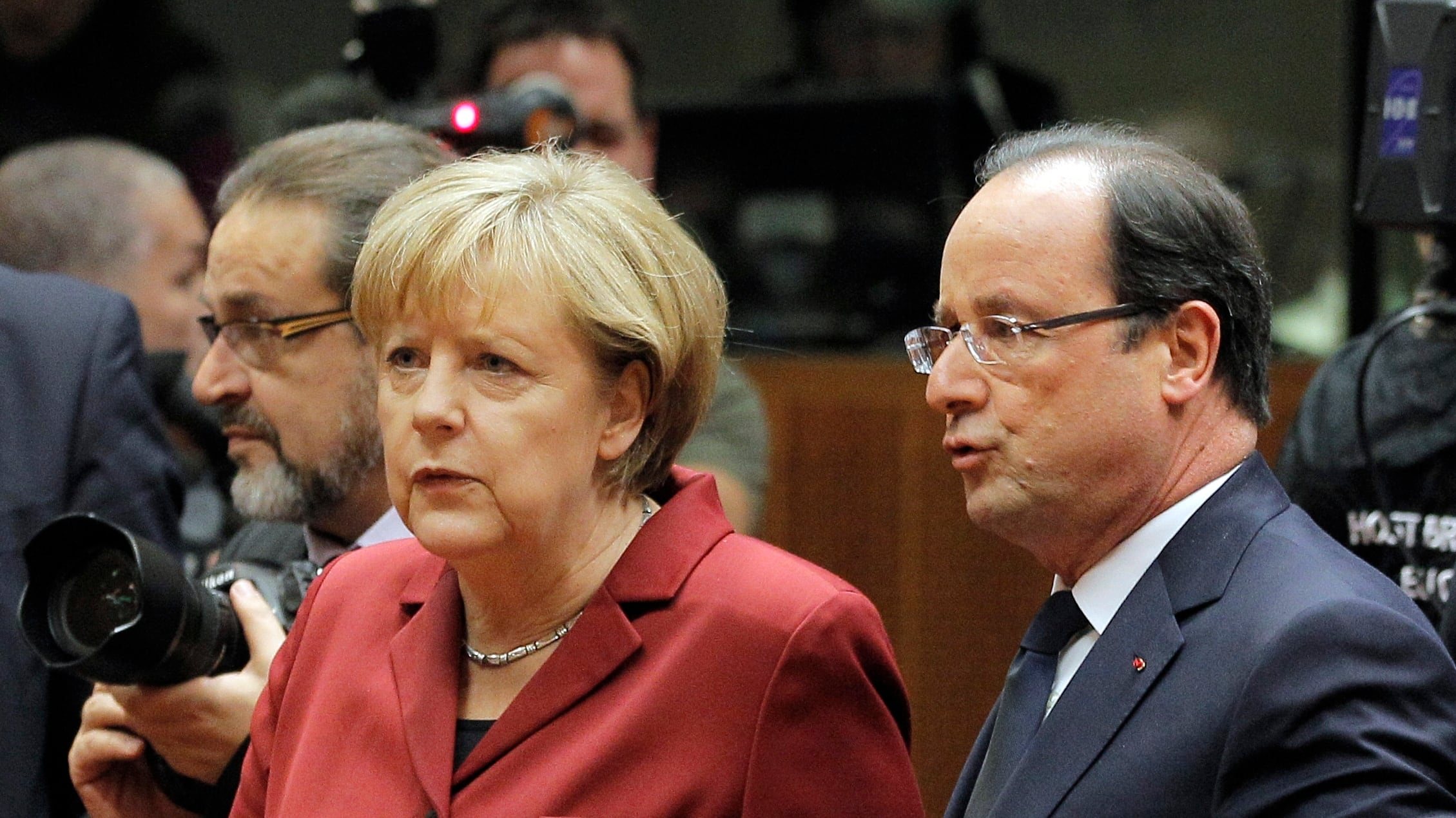 La Francia si ribella al rigore Ue e la maestrina Merkel dice nein